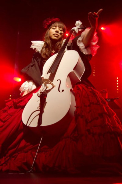 Kanon Wakeshima : chanteuse et violoncelliste japonaise